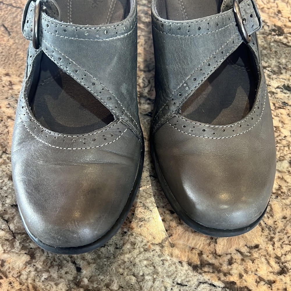 Clarks Heels - Picture 2 of 8